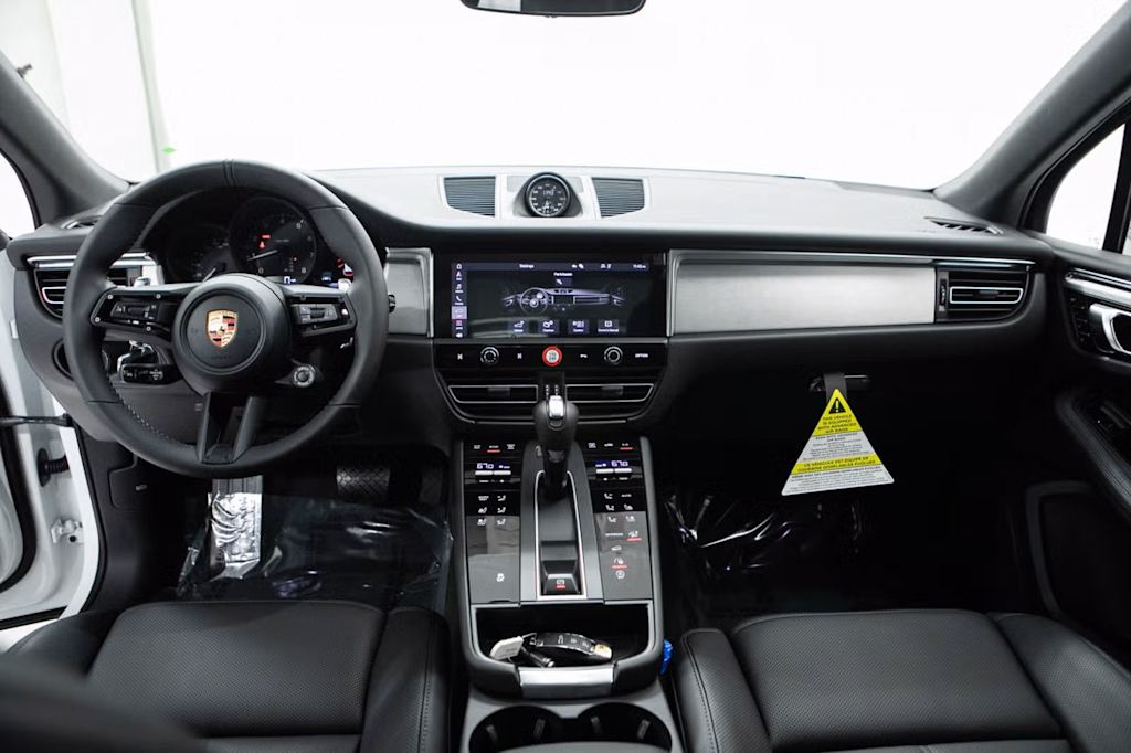 Thumbnail: 2026 Porsche Macan - 6