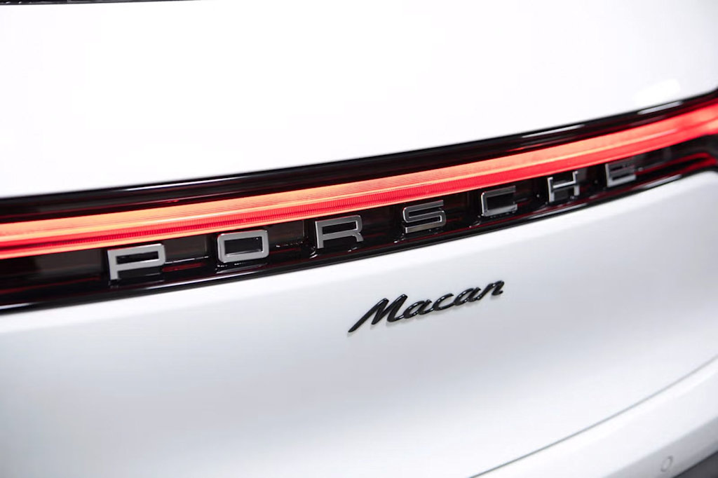 Thumbnail: 2026 Porsche Macan - 22