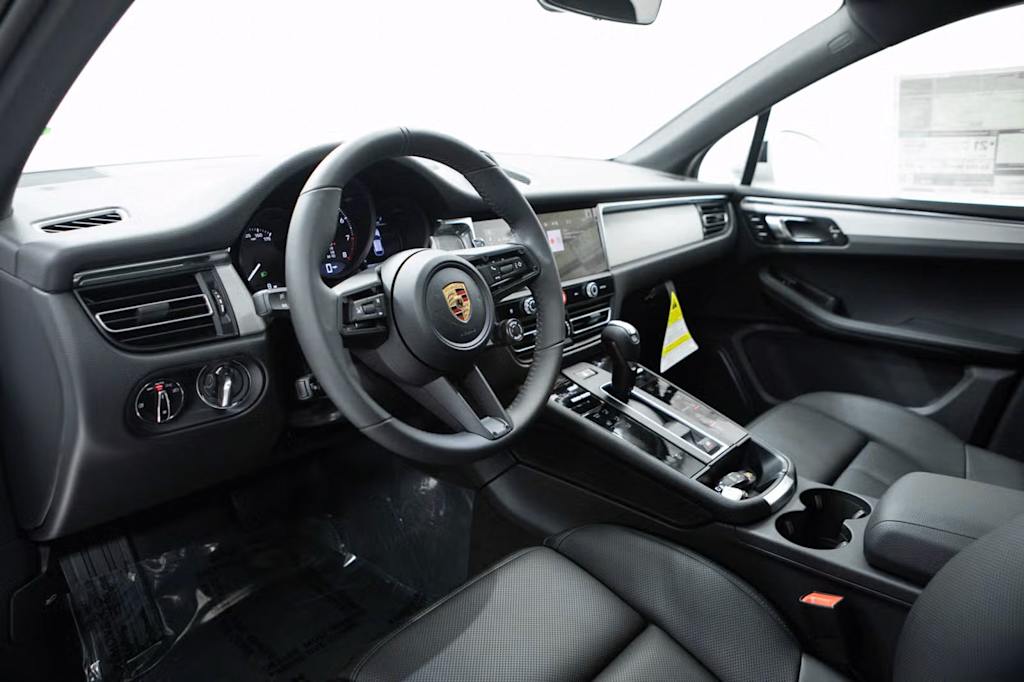 Thumbnail: 2026 Porsche Macan - 2