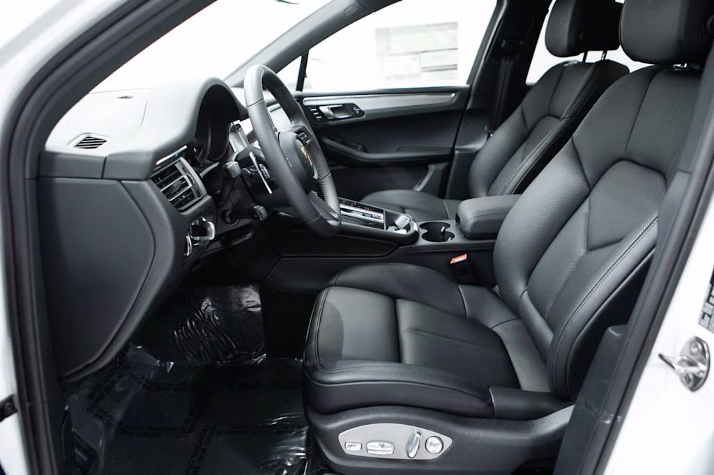 Thumbnail: 2026 Porsche Macan - 8