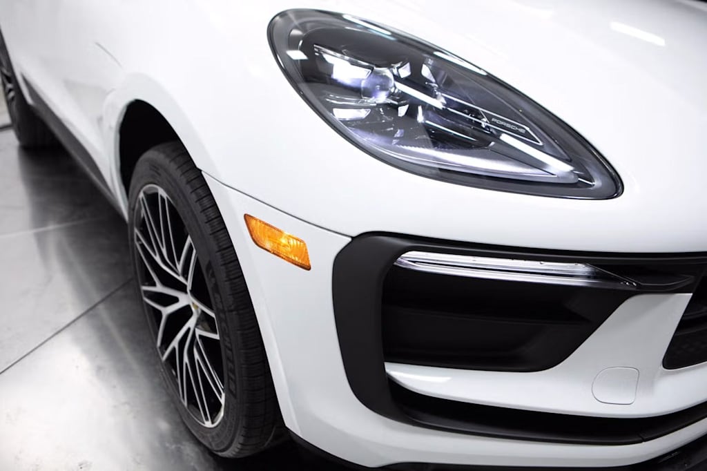 Thumbnail: 2026 Porsche Macan - 4