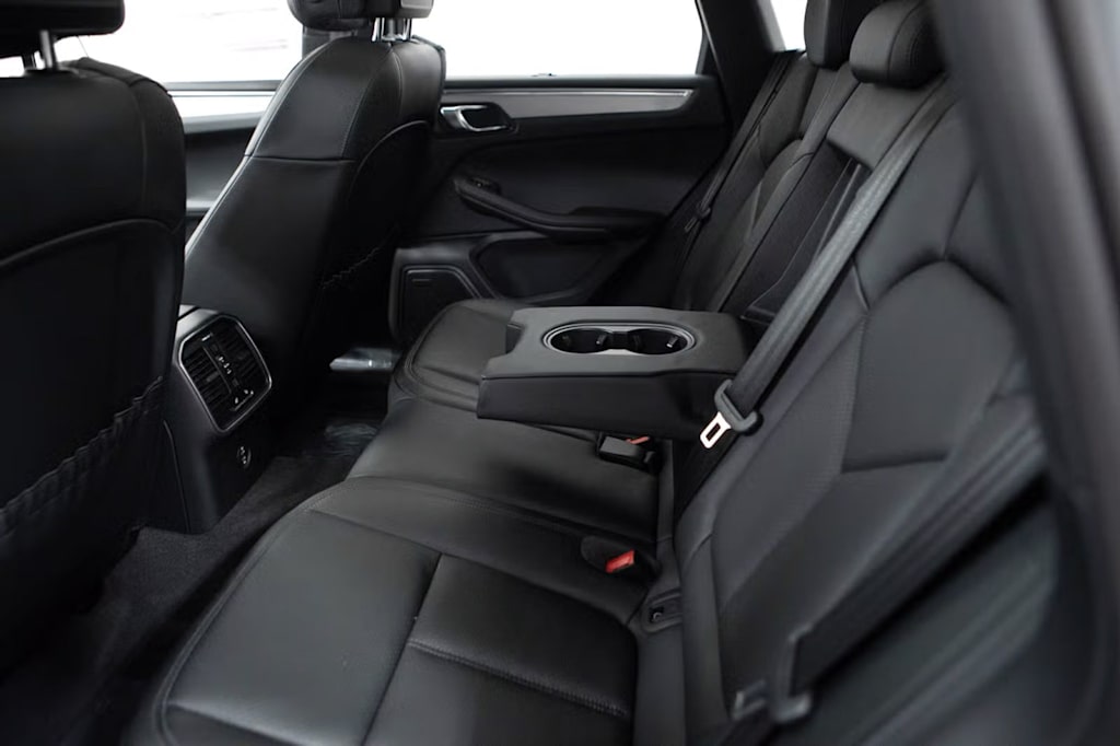 Thumbnail: 2026 Porsche Macan - 36