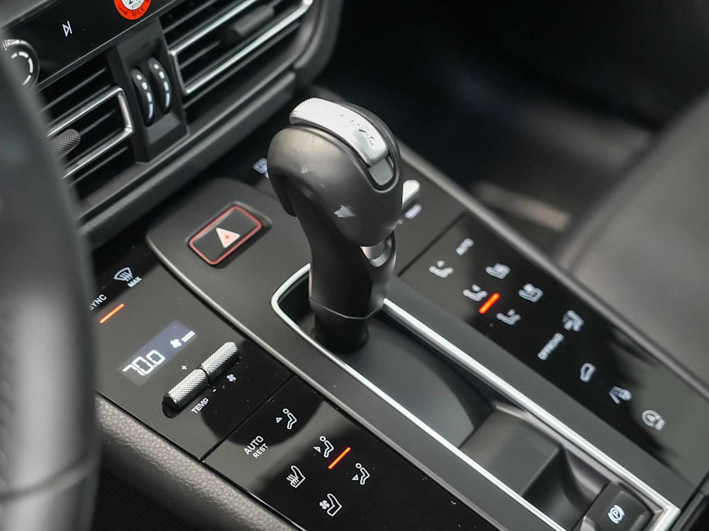Thumbnail: 2026 Porsche Macan - 16