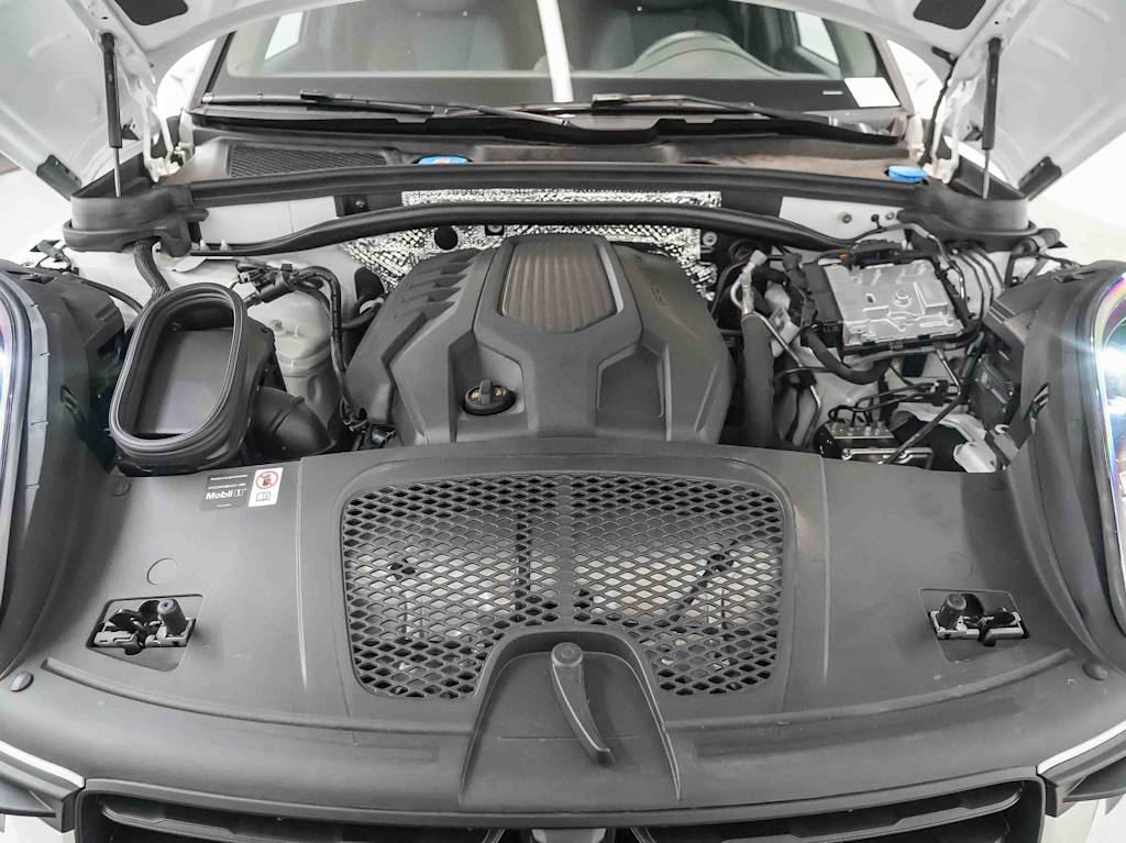 Thumbnail: 2026 Porsche Macan - 9