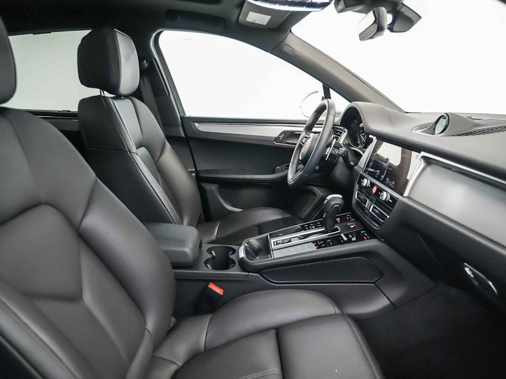 Thumbnail: 2026 Porsche Macan - 12