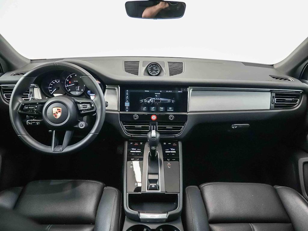 Thumbnail: 2026 Porsche Macan - 10