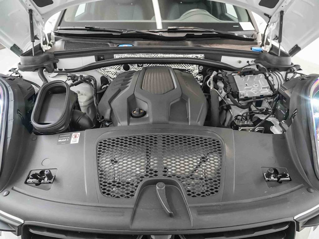 Thumbnail: 2026 Porsche Macan - 38