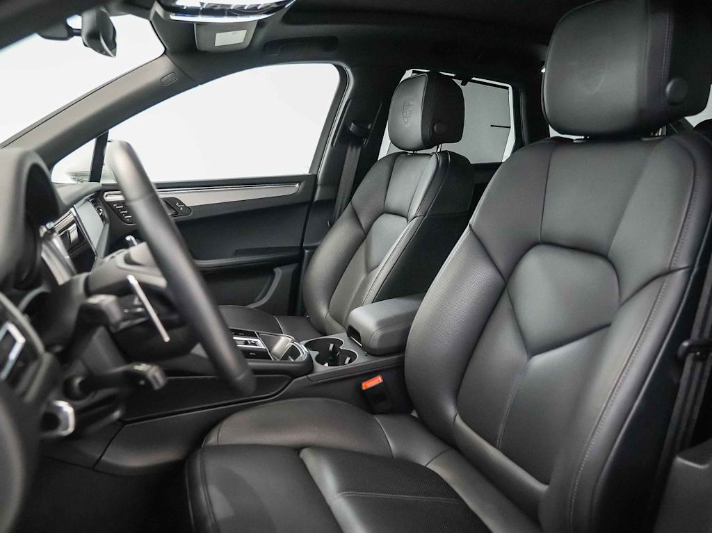 Thumbnail: 2026 Porsche Macan - 11