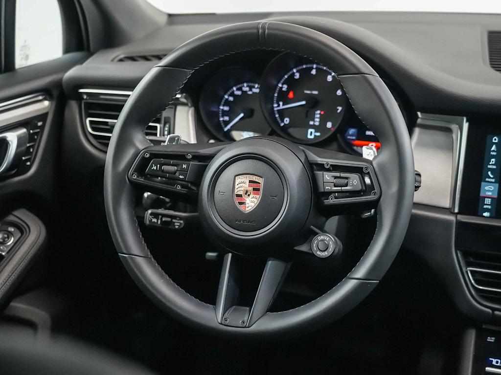 Thumbnail: 2026 Porsche Macan - 14