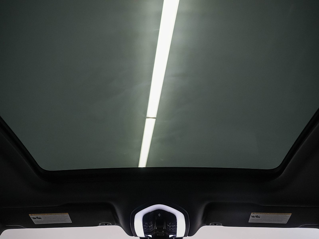 Thumbnail: 2026 Porsche Macan - 30