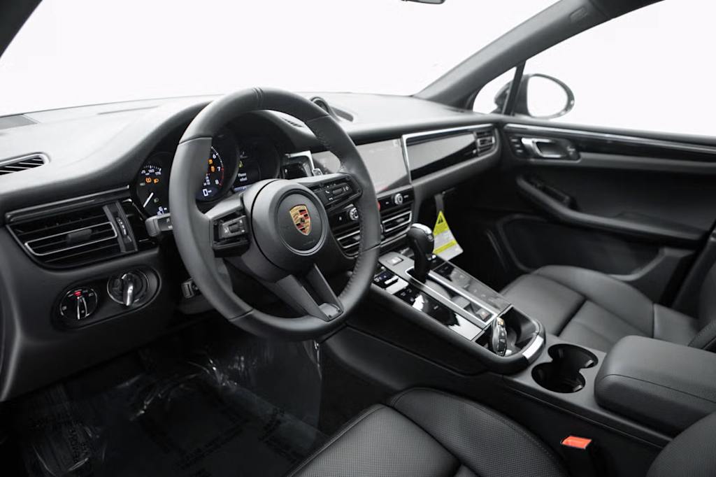 Thumbnail: 2026 Porsche Macan - 2