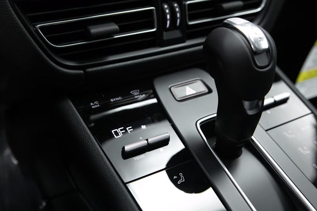 Thumbnail: 2026 Porsche Macan - 29