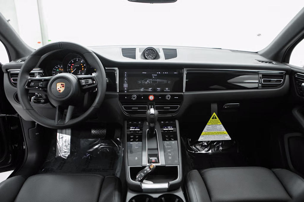 Thumbnail: 2026 Porsche Macan - 7