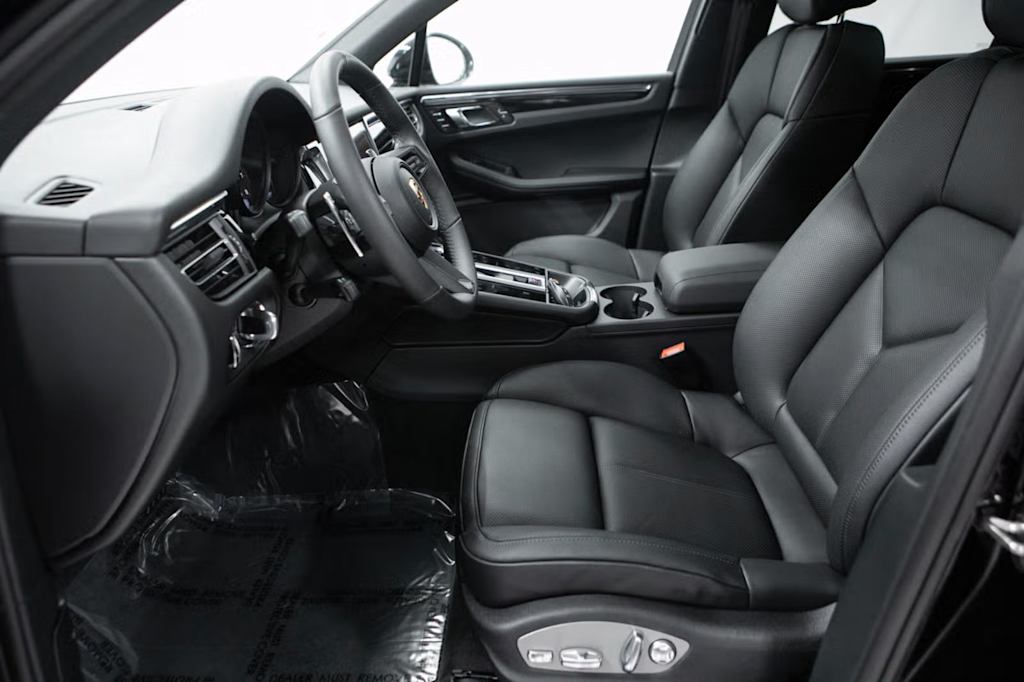 Thumbnail: 2026 Porsche Macan - 9