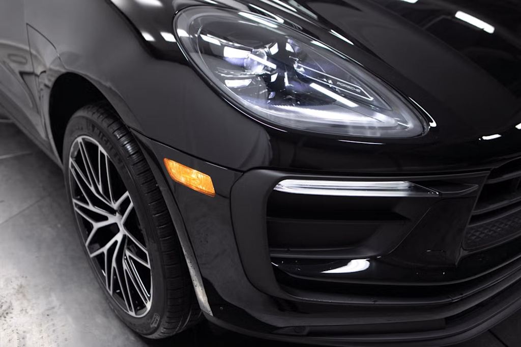 Thumbnail: 2026 Porsche Macan - 5