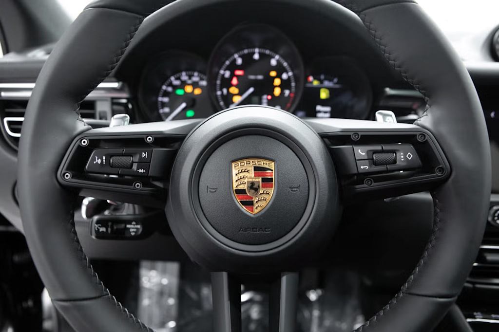 Thumbnail: 2026 Porsche Macan - 11