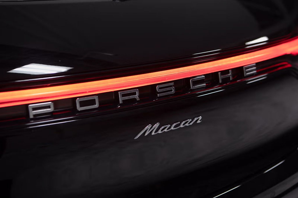 Thumbnail: 2026 Porsche Macan - 22
