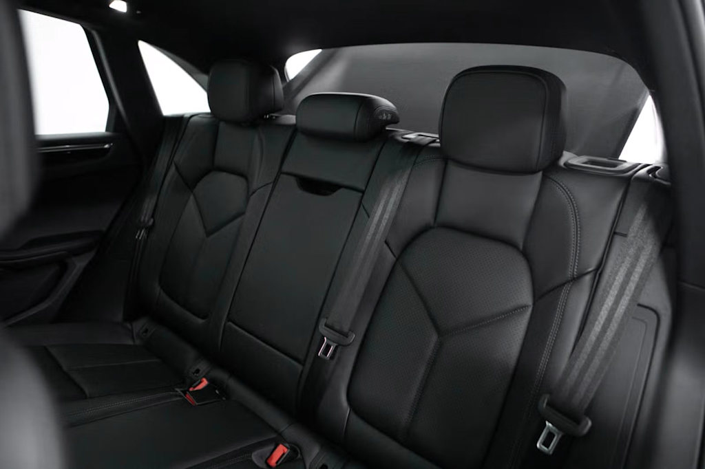 Thumbnail: 2026 Porsche Macan - 37