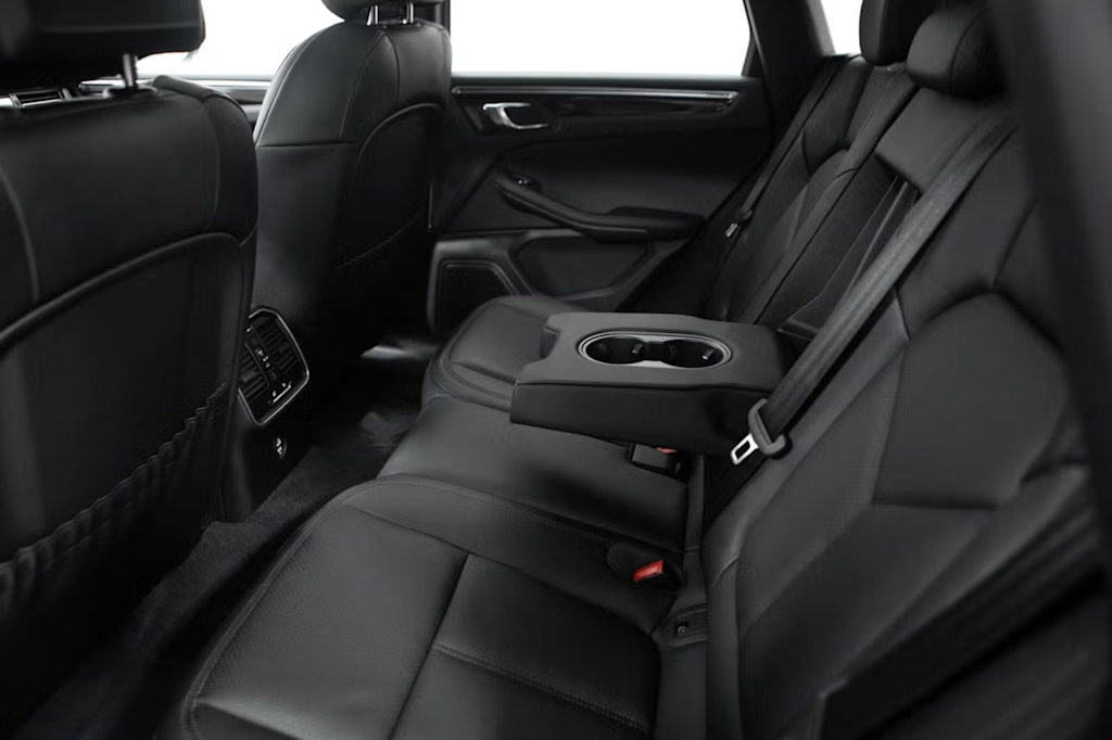 Thumbnail: 2026 Porsche Macan - 36