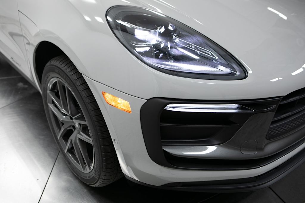 Thumbnail: 2026 Porsche Macan - 4