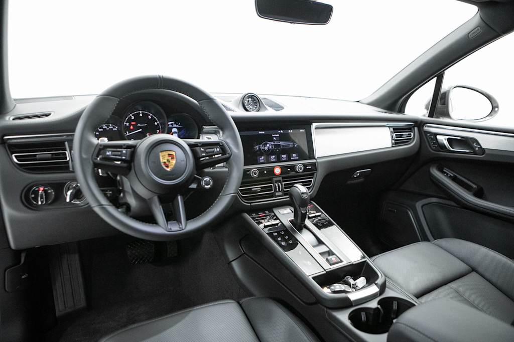 Thumbnail: 2026 Porsche Macan - 6