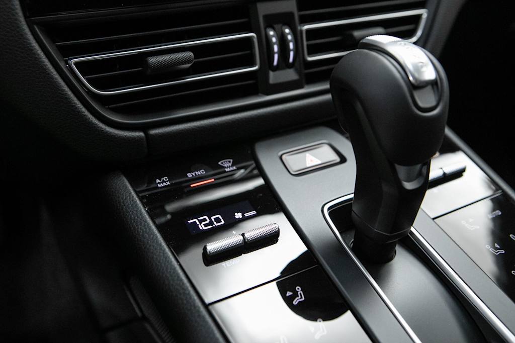 Thumbnail: 2026 Porsche Macan - 31