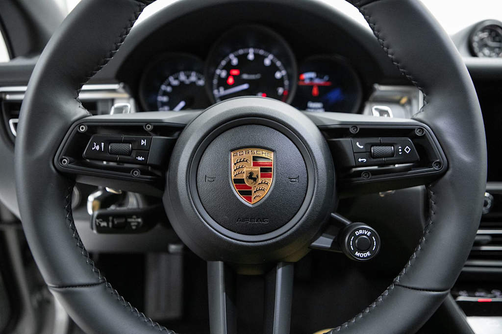 Thumbnail: 2026 Porsche Macan - 10