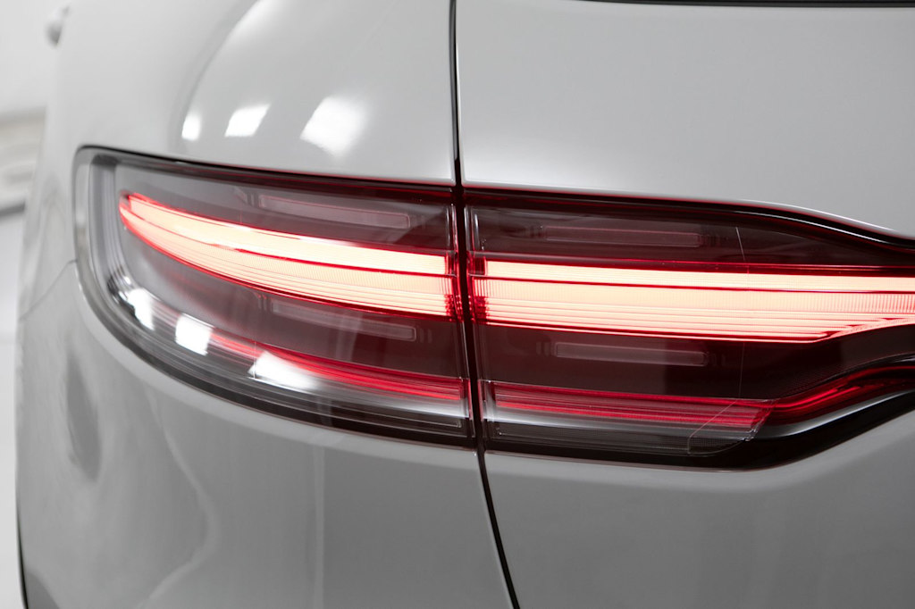 Thumbnail: 2026 Porsche Macan - 23
