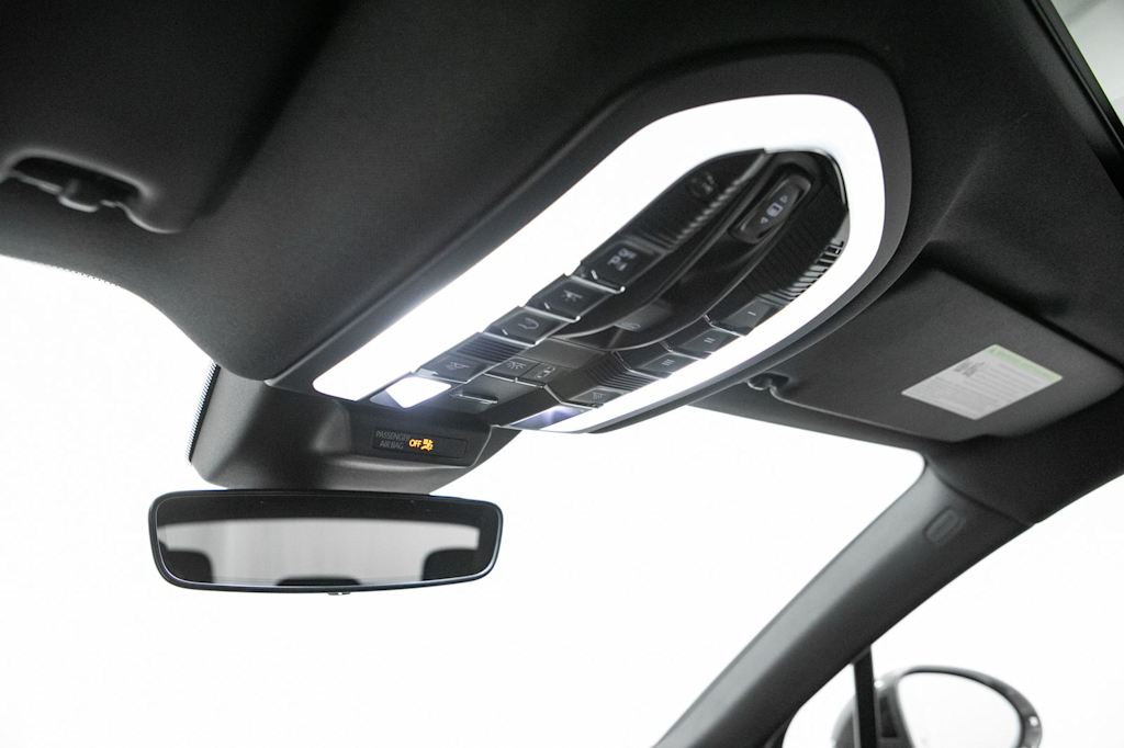 Thumbnail: 2026 Porsche Macan - 35