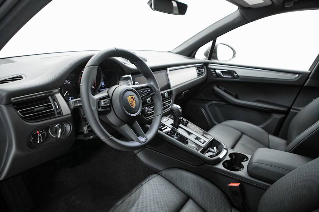 Thumbnail: 2026 Porsche Macan - 2