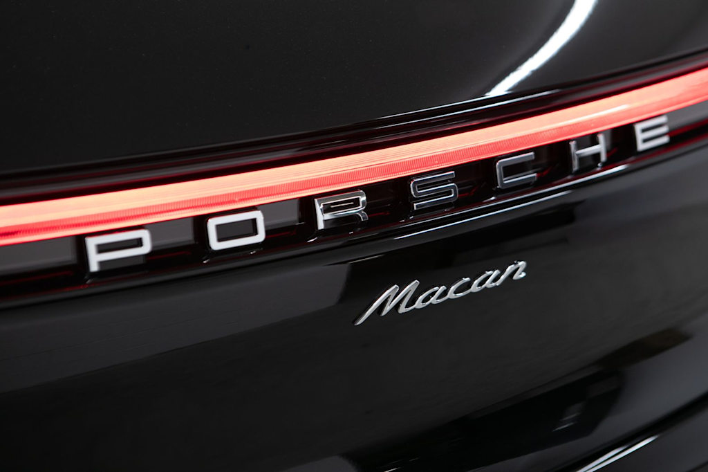 Thumbnail: 2026 Porsche Macan - 37