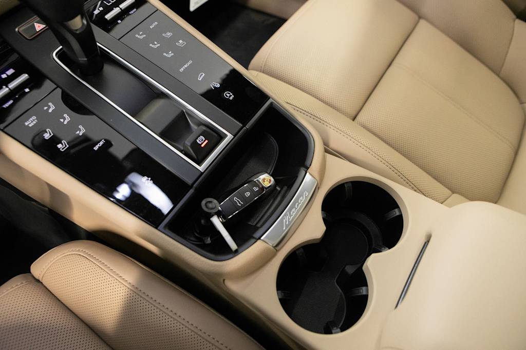 Thumbnail: 2026 Porsche Macan - 12