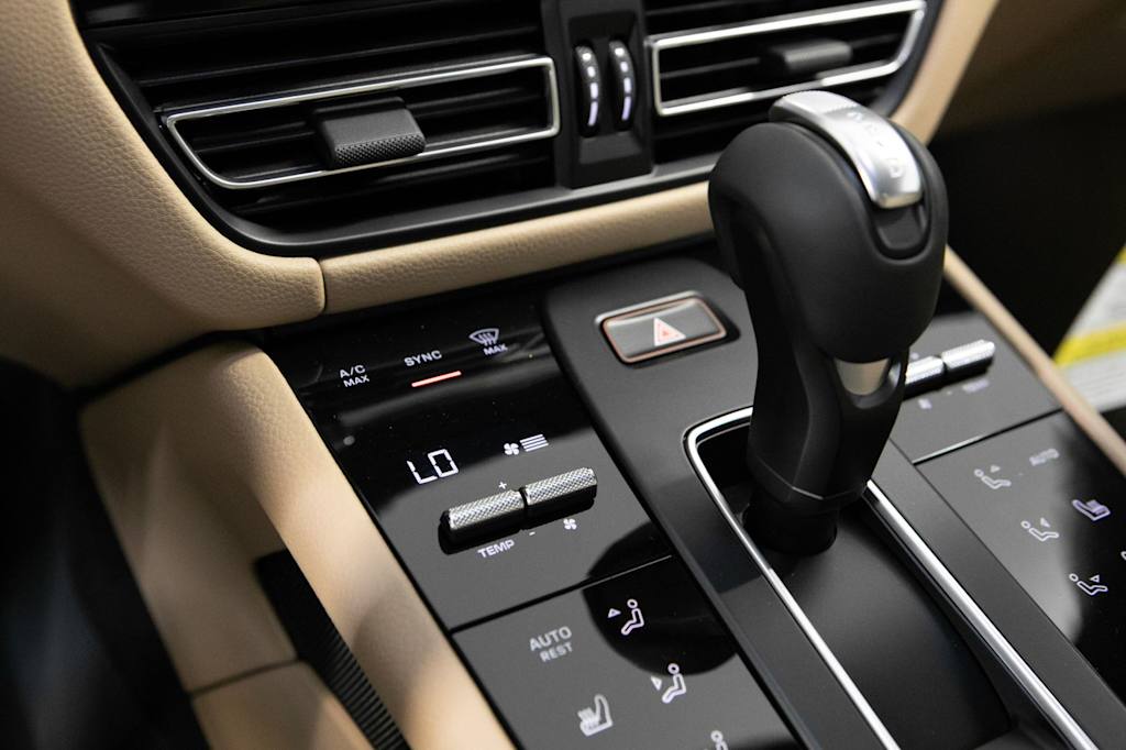 Thumbnail: 2026 Porsche Macan - 27