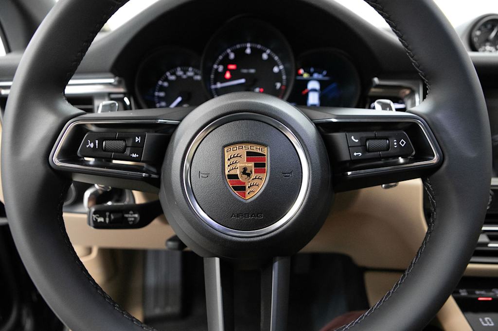 Thumbnail: 2026 Porsche Macan - 21