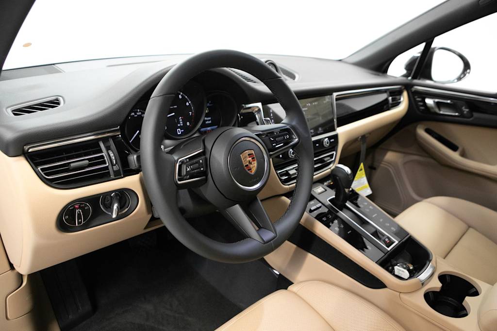 Thumbnail: 2026 Porsche Macan - 2