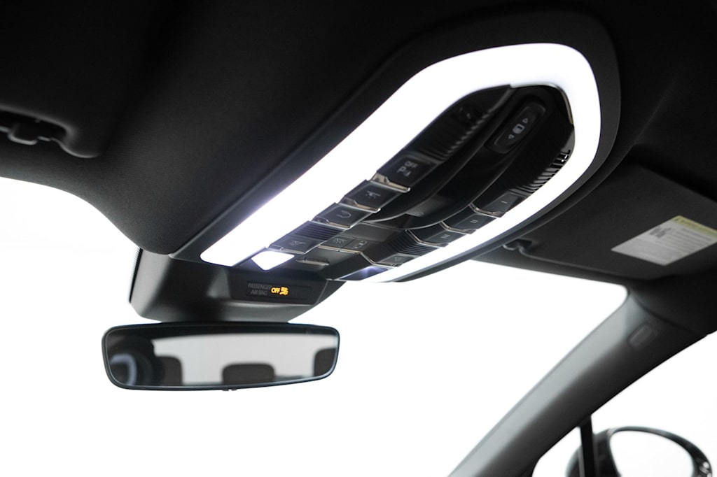 Thumbnail: 2026 Porsche Macan - 30