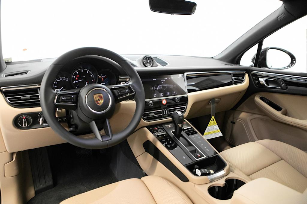 Thumbnail: 2026 Porsche Macan - 8