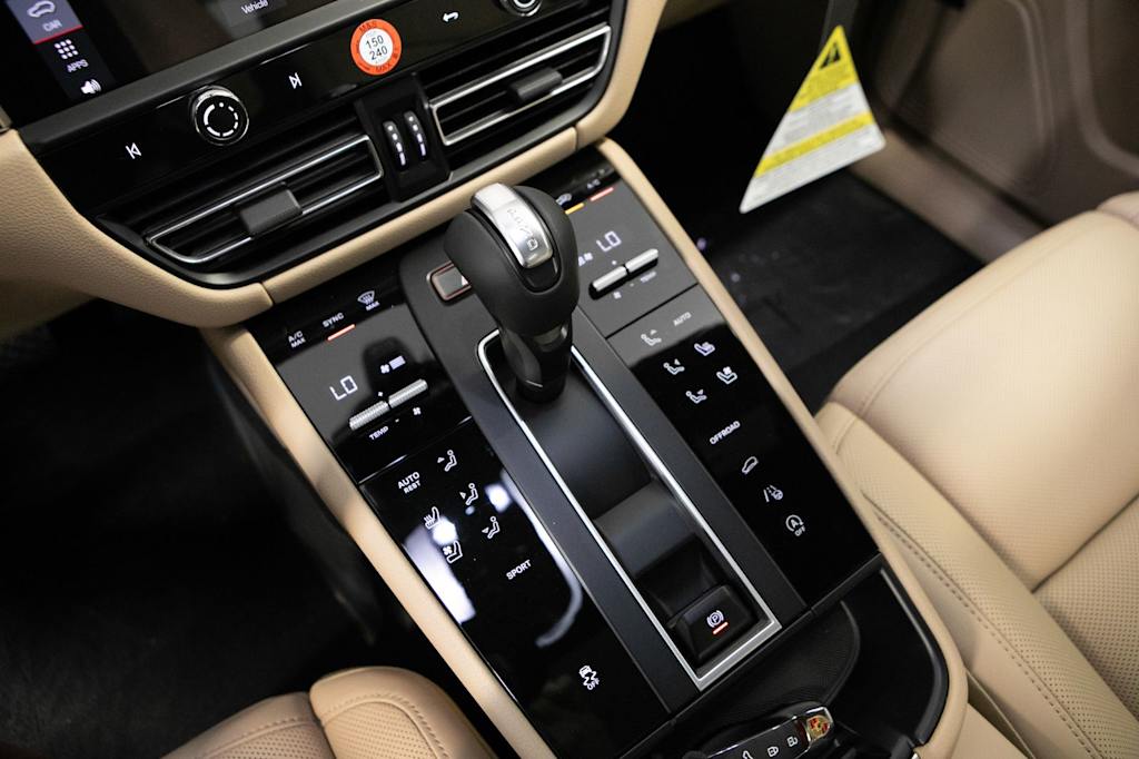 Thumbnail: 2026 Porsche Macan - 14