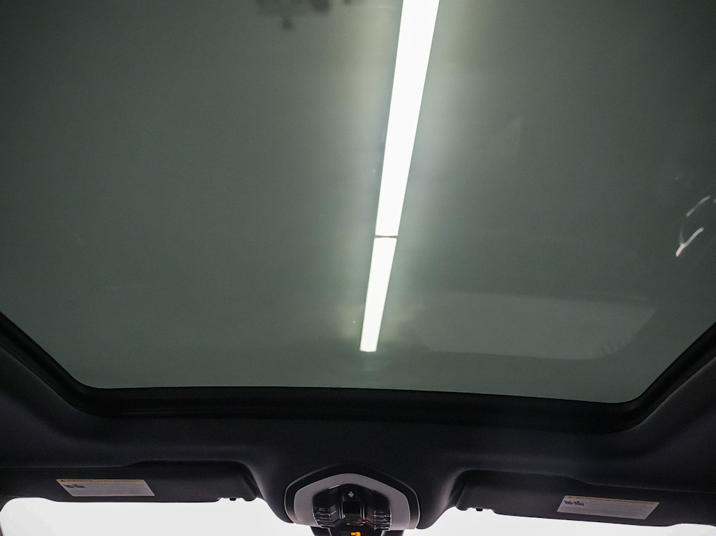 Thumbnail: 2026 Porsche Macan - 26