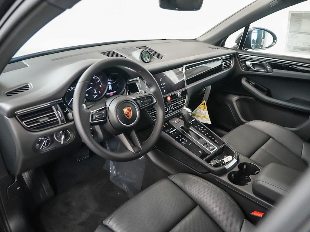 Thumbnail: 2026 Porsche Macan - 2