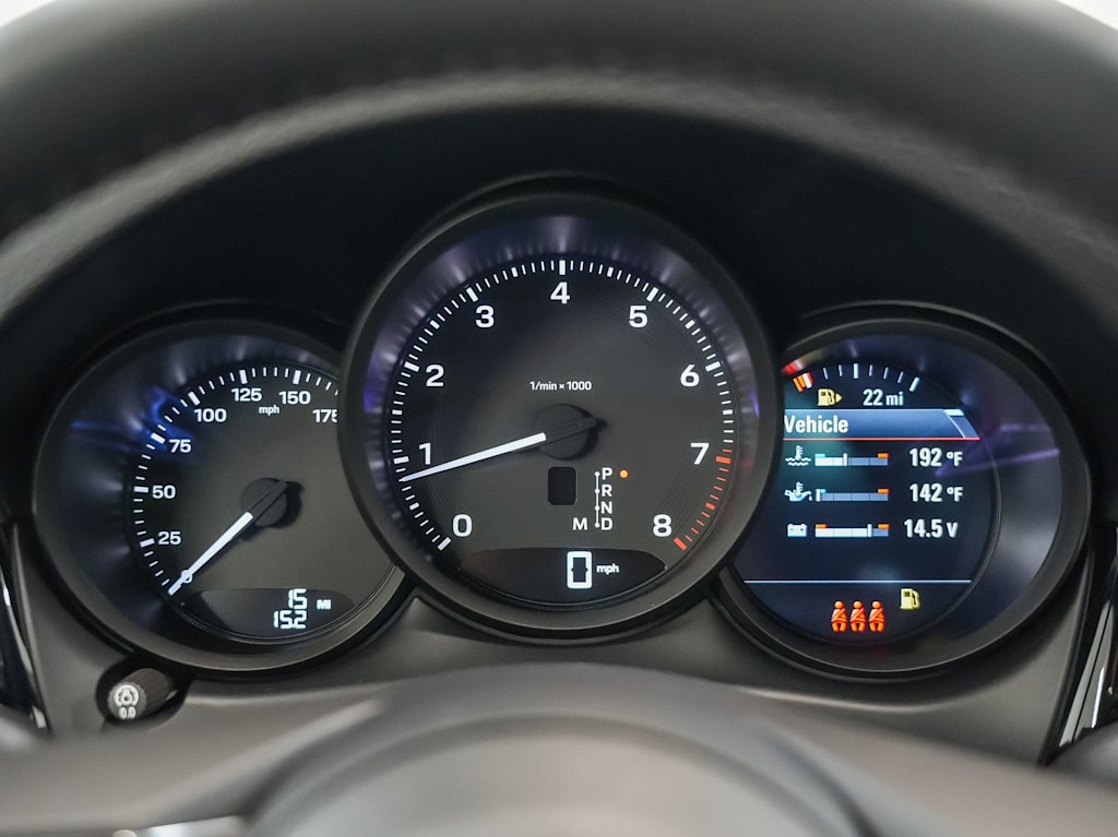 Thumbnail: 2026 Porsche Macan - 17