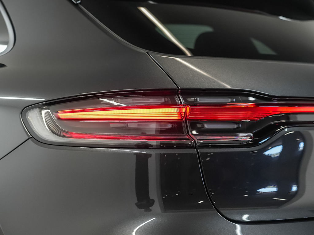 Thumbnail: 2026 Porsche Macan - 24