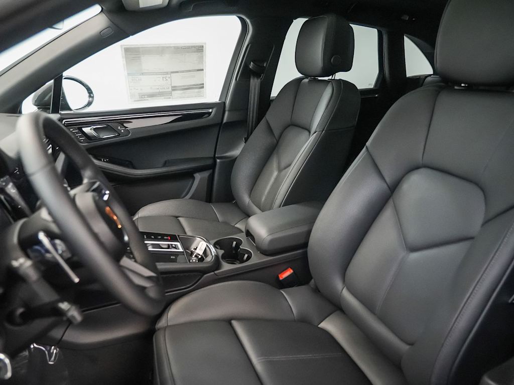 Thumbnail: 2026 Porsche Macan - 11