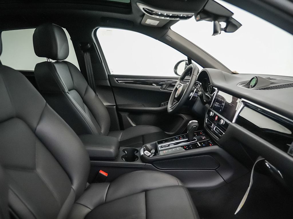 Thumbnail: 2026 Porsche Macan - 12