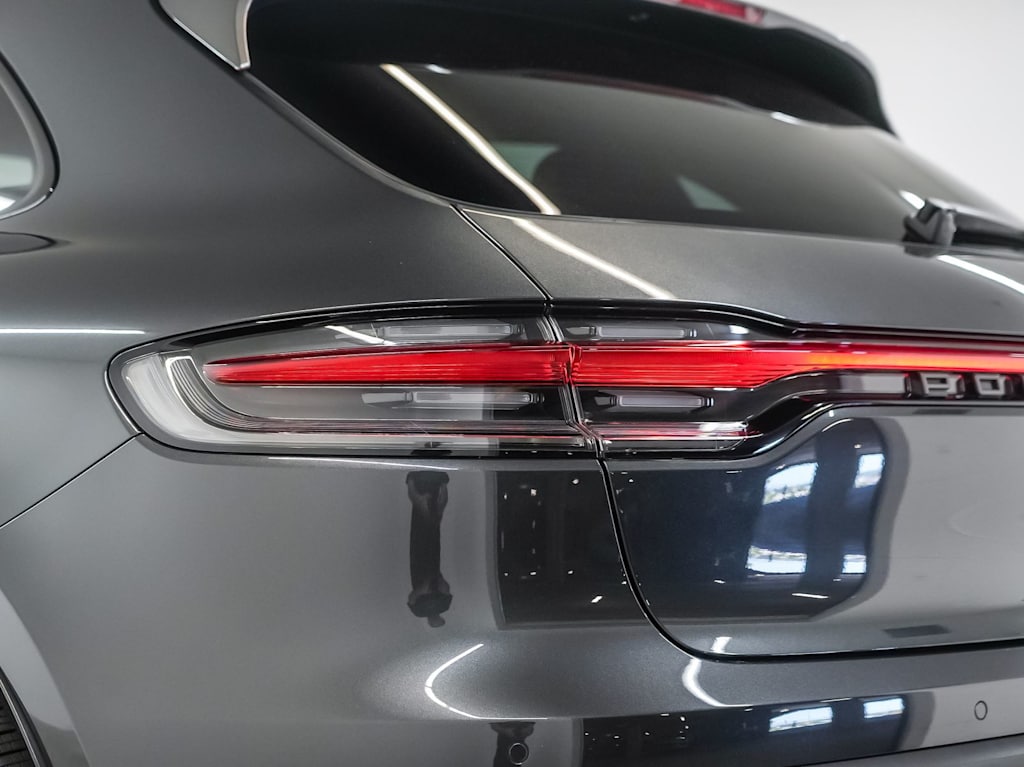 Thumbnail: 2023 Porsche Macan - 25