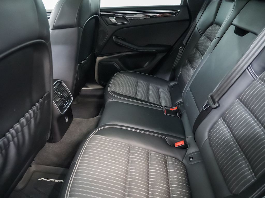 Thumbnail: 2023 Porsche Macan - 12