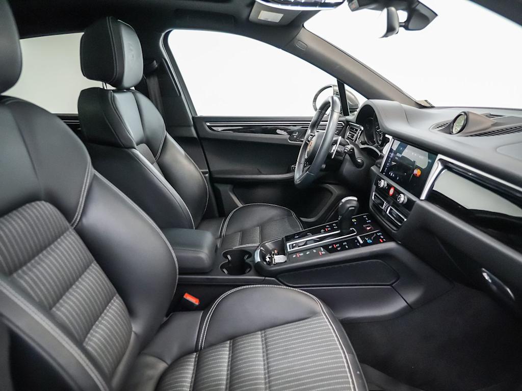Thumbnail: 2023 Porsche Macan - 11