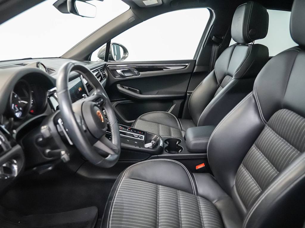 Thumbnail: 2023 Porsche Macan - 27