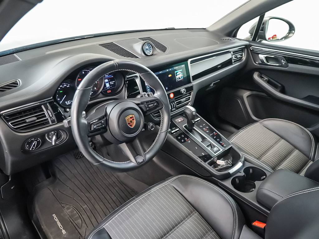 Thumbnail: 2023 Porsche Macan - 2