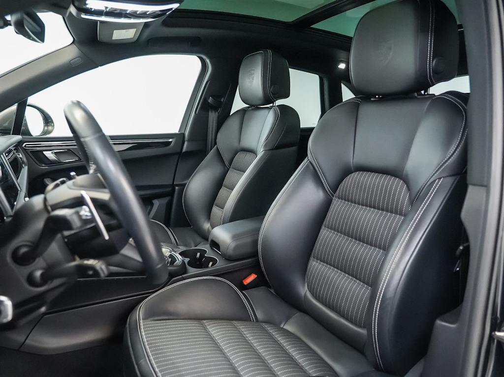Thumbnail: 2023 Porsche Macan - 10